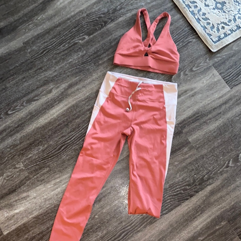 Fabletics Oasis sports bra & matching set ankle length yoga pants